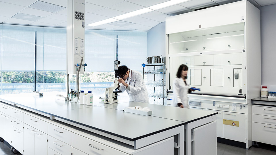 实验台和通风柜的选择和注意事项